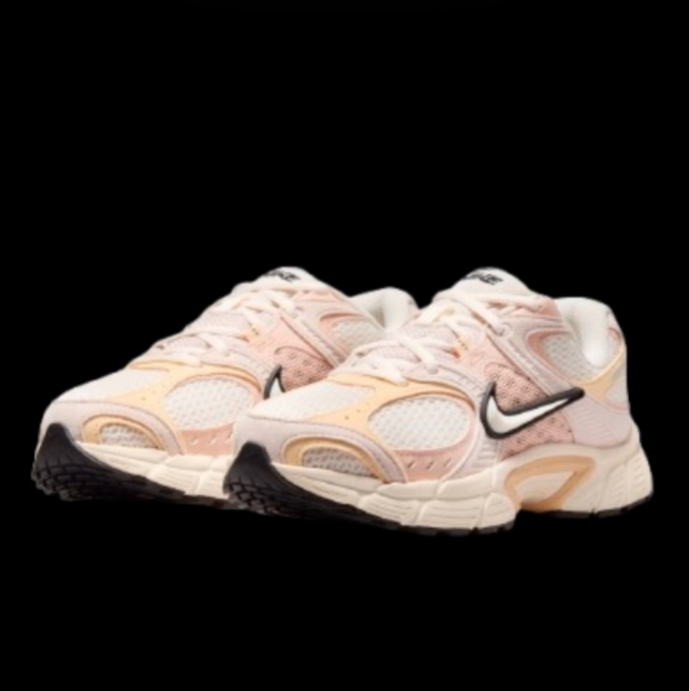 Nike V5 RNR Running Womens Size 7.5 Arctic Orange Silt Red Chalk